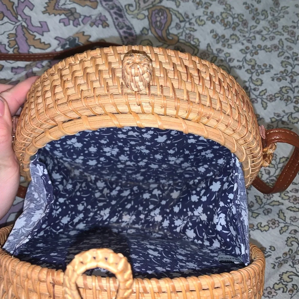 Woven Round Basket Purse - Picture 3 of 4